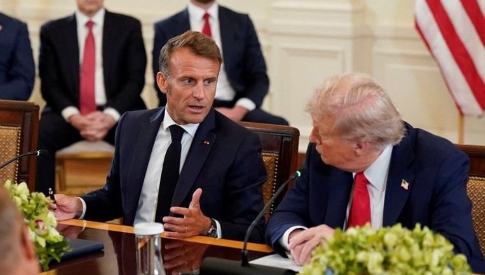 Трамп ѝ се закани на Франција со 100% царини на вино и шампањско ако не го укине дигиталниот данок