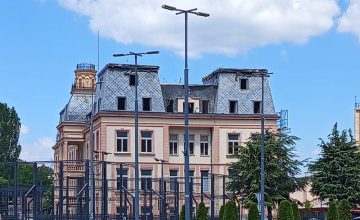 Гимназија добива нов покрив и дограма за автентичен лик