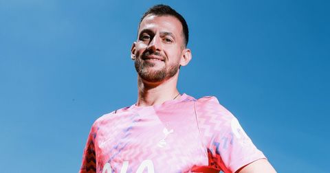 Тотенхем ја засили и голманската линија, пристигна искусниот Дубравка!