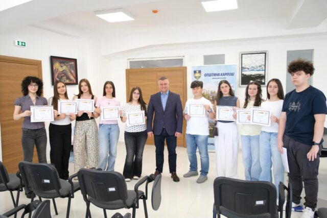 Општина Карпош ги награди првенците на генерација
