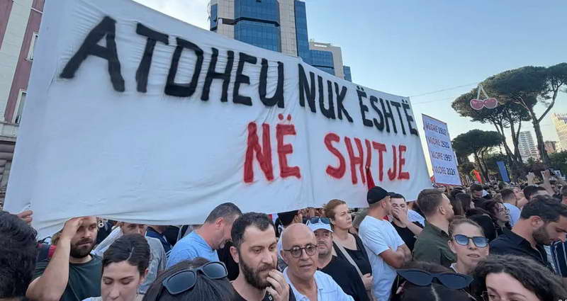 Протести против проект на Кушнер во Албанија