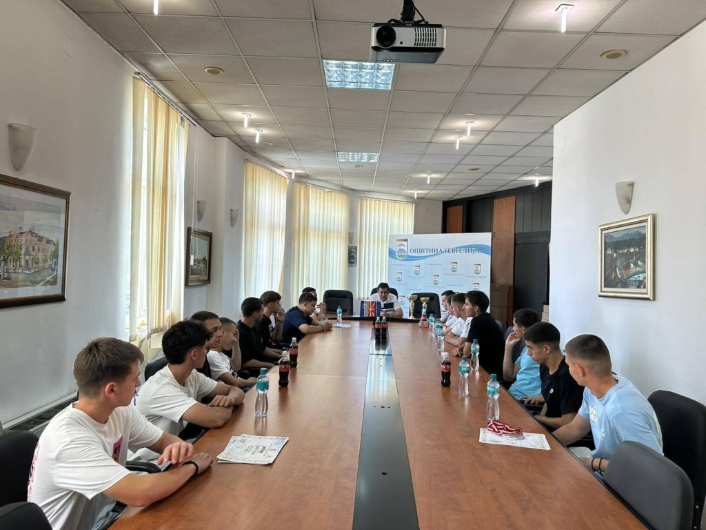 На прием кај градоначалникот Сарамандов претставени успесите во футсал и фудбал на СОУ „Јосиф Јосифовски“- Гевгелија на „Гимназијада 2026“