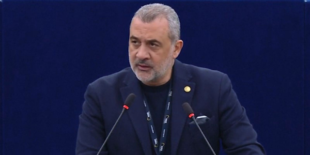 Фурлас: Европскиот парламент применува двојни стандарди кон Србија