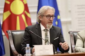 Доцнењето на исплатата на социјалната помош ги остави во неизвесност најзагрозените семејства