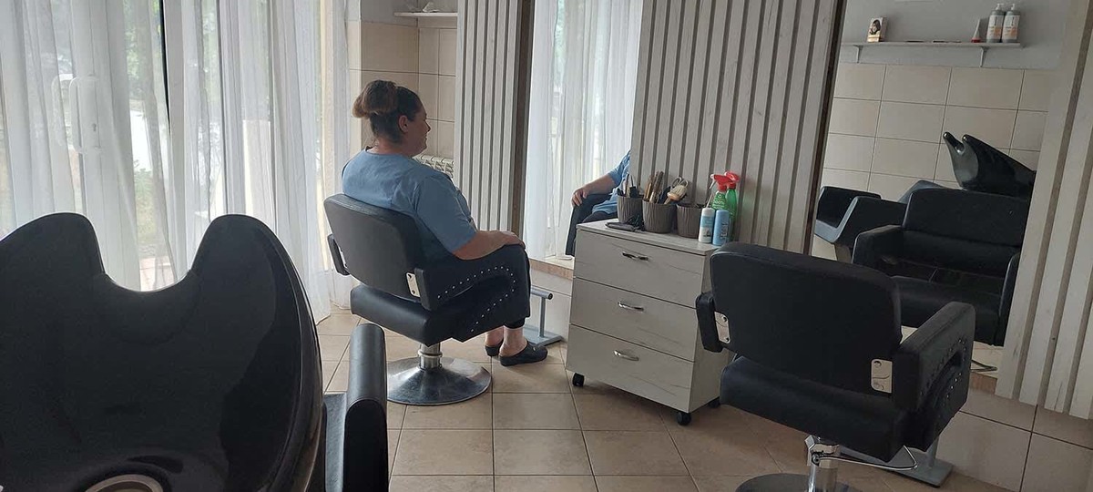 Сместените во Домот за стари лица „Зафир Сајто“ ќе добиваат бесплатно шишање, фарбање и маникир од ученици од училиштето „Киро Бурназ“