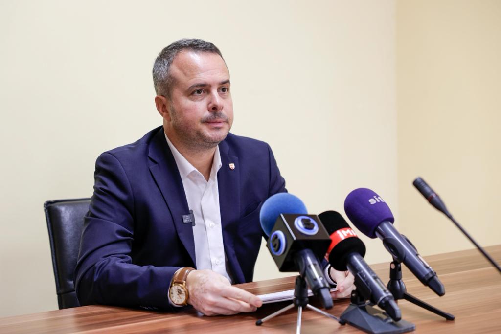 Герасимовски изрази разочараност по гласањето за вработувања во училиштата во Општина Центар