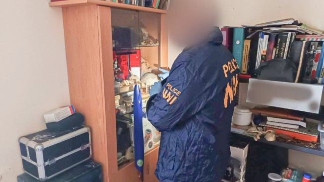 УНГАРЕЦ СОБИРАЛ ДЕЛОВИ ОД ЧОВЕЧКИ ТЕЛА ОД БОЛНИЦА И ГРОБИШТА, ПРИЗНАЛ И ДЕКА ГИ ЈАДЕЛ
