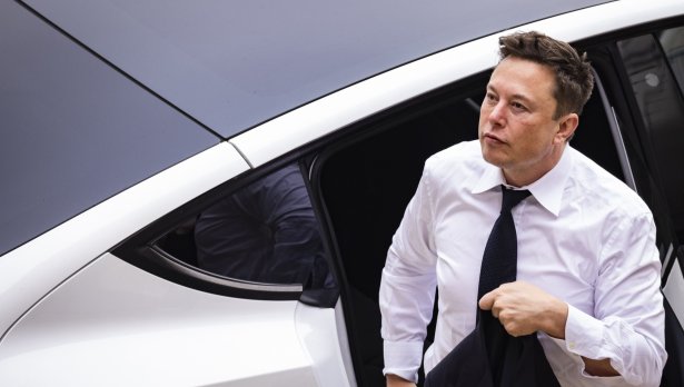 Маск со SpaceX може да ја купи 83 пати Македонија или еднаш Канада