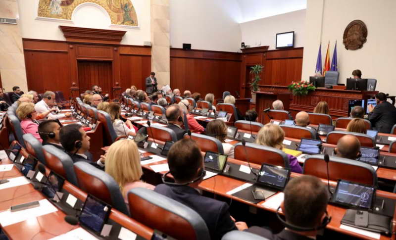 Собранието го усвои новиот закон за игри на среќа: 500 метри оддалеченост од училишта и построги правила за рекламирање