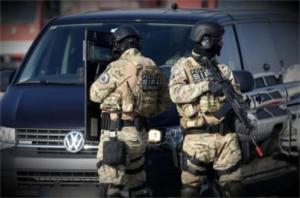 Во полициска акција во БиХ уапсени 13 лица, запленети оружје и експлозив