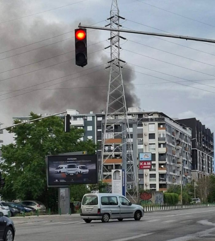 (видео) ПОЖАР ВО ОБЈЕКТ НА ЕВН ВО КИСЕЛА ВОДА: Се слушаа детонации, а густ чад се забележуваше утрово во населбата