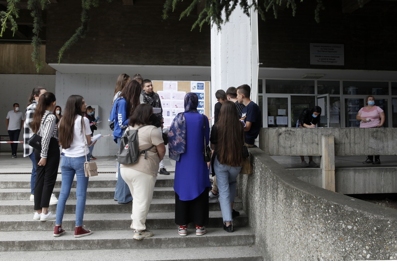 Утре започнува електронското запишување на учениците во јавните средни училишта