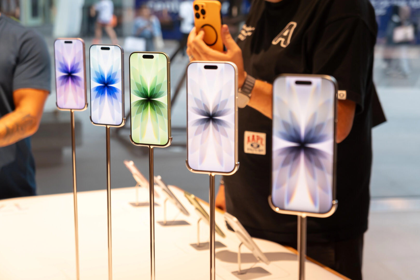 Доаѓа преклопен iPhone: Објавен датумот на премиерата на „ѕверот“ од Apple, но и лоши вести за цената