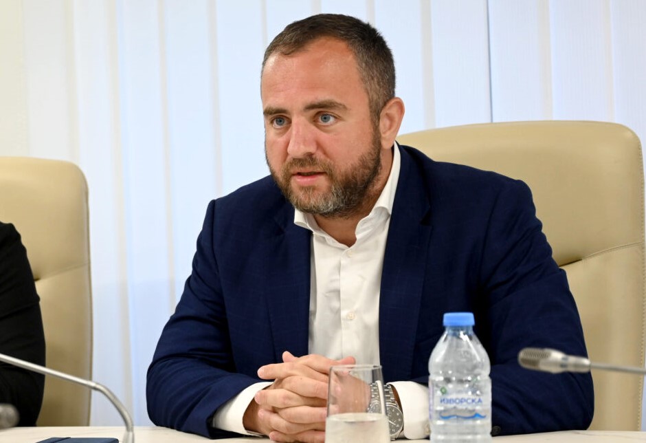 Полицајците со истрошени униформи поради коруптивните тендери на Тошковски, велат од Левица