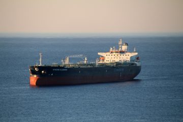 Иран и САД се согласија на прекин на огнот и слободно движење на бродовите