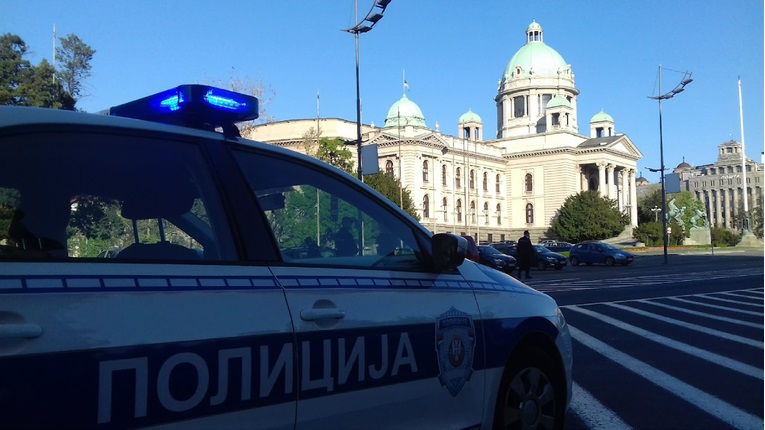 Србија на +38: Вучиќ поставува шатори и носи знаме од 500 метри, студентите на улици