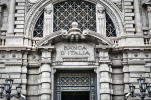 Италија ги притиска банките да помогнат на државата по рекордни профити