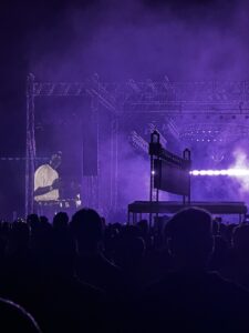 Светскиот диџеј Black Coffee приреди спектакл под отворено небо