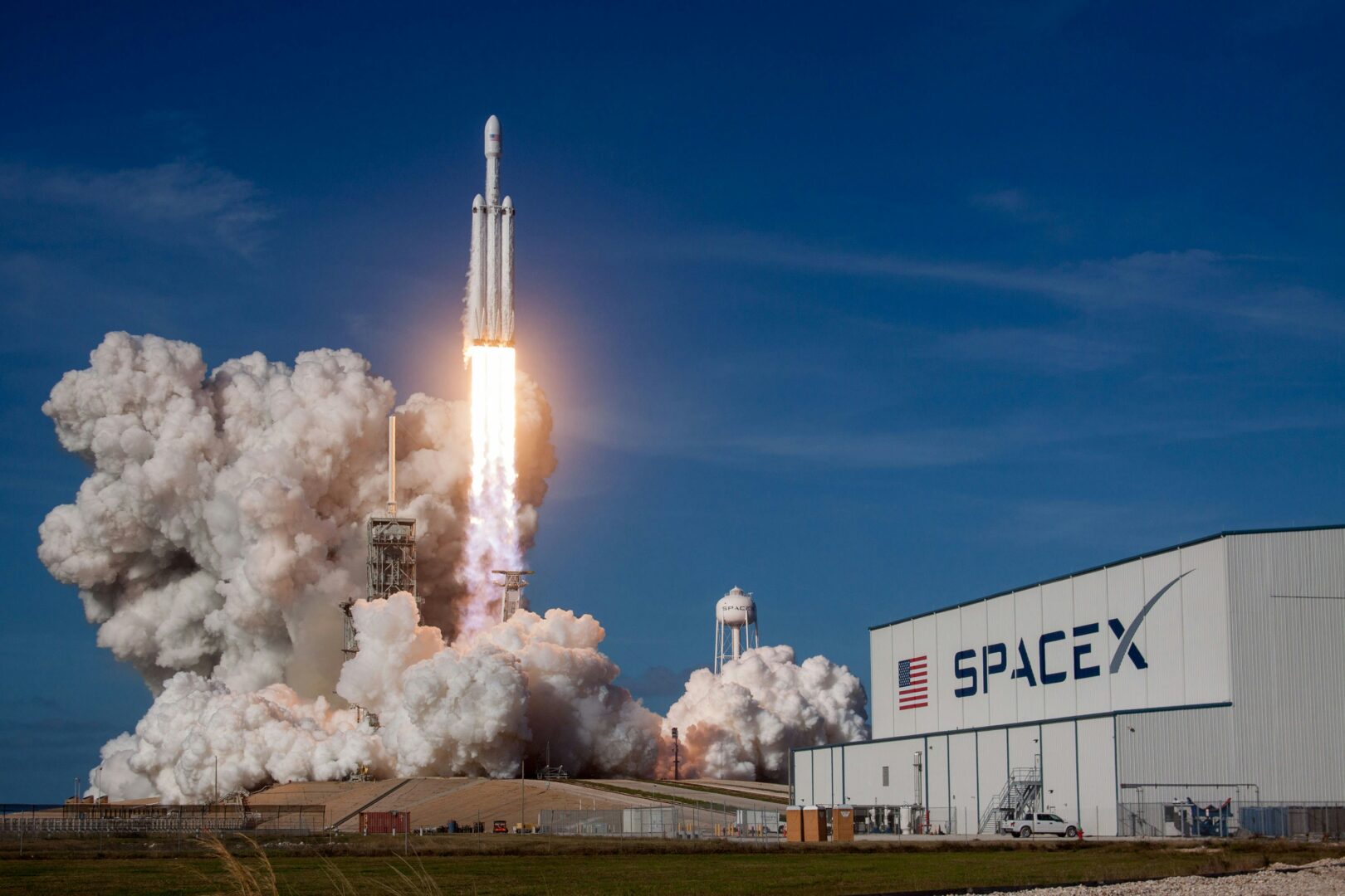 SpaceX излегува на берза: Маск сака да собере дури 75 милијарди долари
