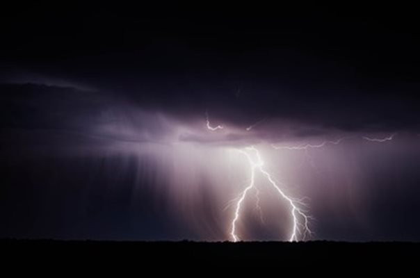 УХМР: Попладне пороен дожд, грмежи и можен град