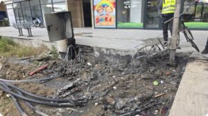 Електрична инсталација се запали во Кисела Вода, станарите во паника ја напуштија зградата