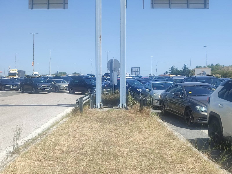 На Богодорица се чека и до четири часа