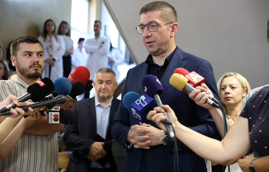 Мицкоски: Здравствената состојба на градоначалникот Лукровски бара мирување