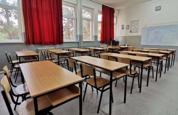 Завршува учебната, основците и средношколците одат на летен распуст