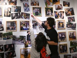 Изложбата „Пркосните 12“ ја претставува моќта на инклузијата преку фотографијата