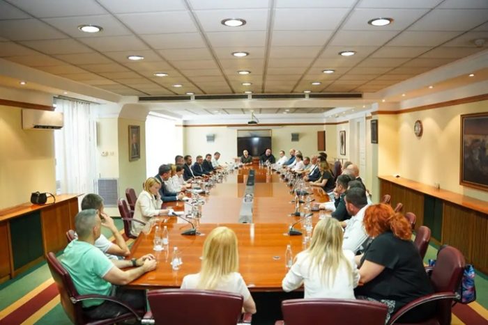 МИЦКОСКИ: Со маркетите се договара инфлацијата и цените на основните производи да останат под 3 проценти