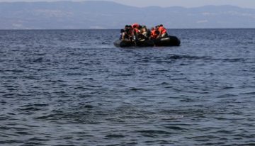 ДУРИ 710 МИГРАНТИ ГО ПРЕМИНАА ЛАМАНШ ЗА ЕДЕН ДЕН: Највисока дневна бројка во Британија годинава