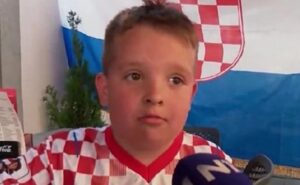 (ВИДЕО) Привлекол внимание – Момче од Ливно воодушевило со својот одговор на прашањето за кого навива на Светското првенство: „За Босна и Хрватска, сакав и за Србите“