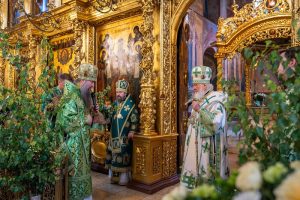 Алфеев се појави на литургија со Кирил во Москва