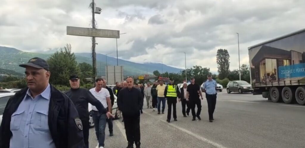 3-4 евра за метар квадратен не е правична цена – жителите на Речица на протест за нивите од Коридорот 8