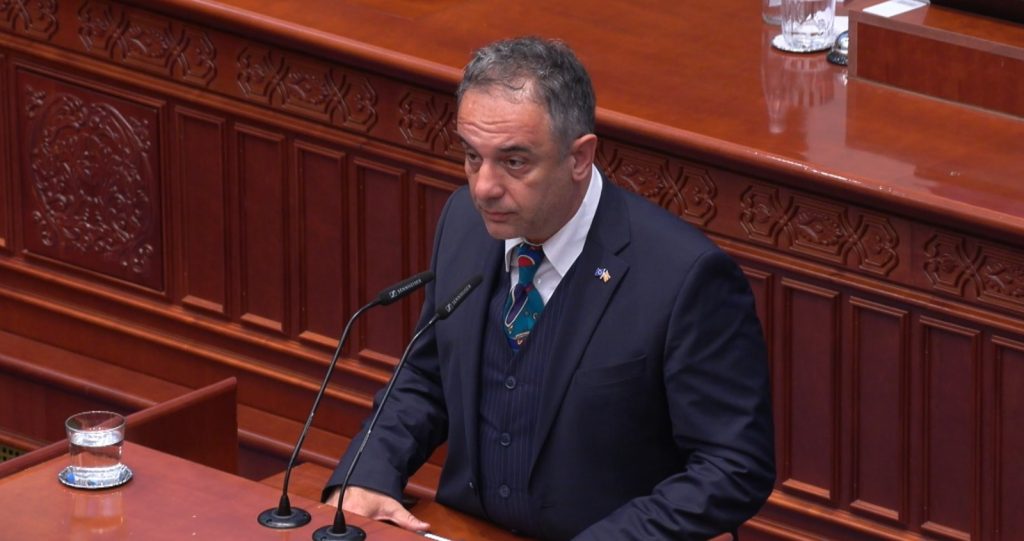 Алиу: Предлог-законот за заштита од пушењето помина во прво читање на пленарна седница во Собранието
