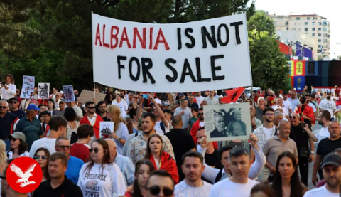 Во Албанија се бараат уставни измени и техничка влада, дали ова ви звучи познато?