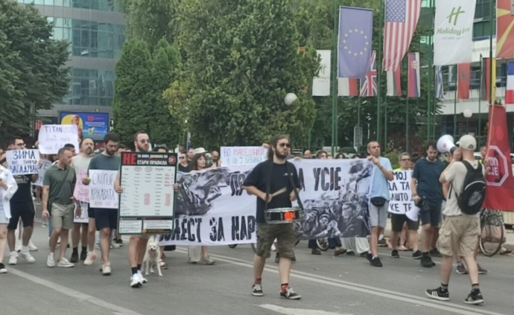 Протест пред Министерството за животна средина: Активистите бараат построги услови за новата дозвола на „Усје“