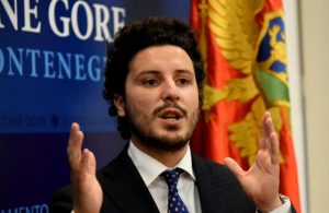 Инцидент во судница во Црна Гора: Нападнат е поранешниот премиер Абазовиќ
