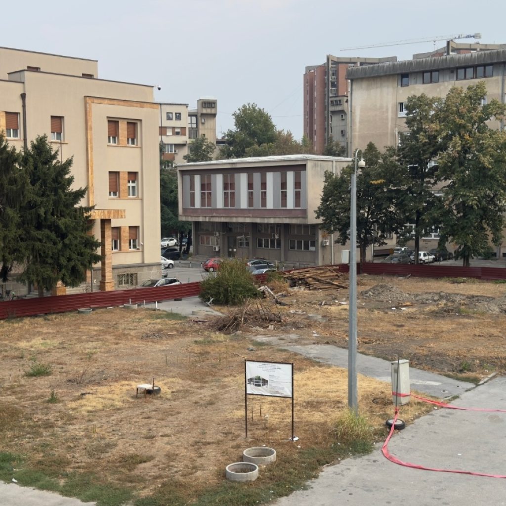 Државни 700.000 евра за да нема гаража кај Собранието