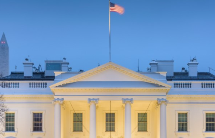 По повод 80-тиот роденден на Трамп: УФЦ спектакл на тревникот пред Белата куќа