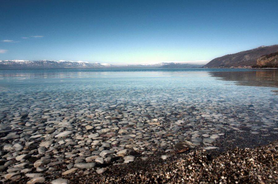 ВОДАТА ВО ОХРИДСКОТО ЕЗЕРО Е БЕЗБЕДНА ЗА КАПЕЊЕ