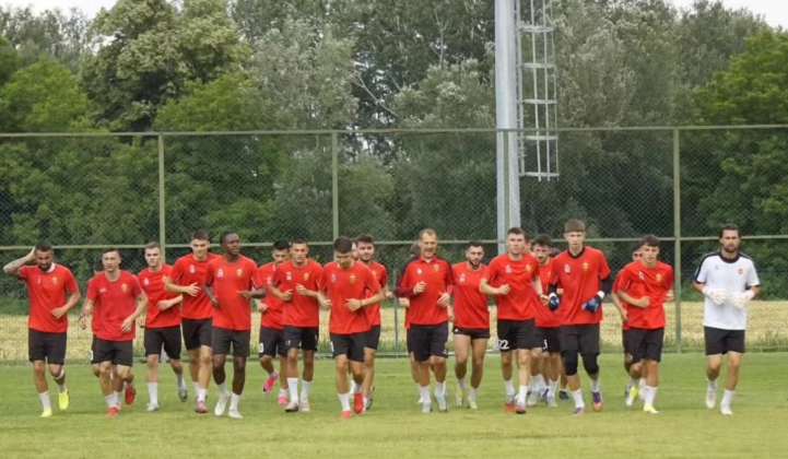 Вардар денеска го игра првиот контролен меч во Италија, најавена е и поддршка за Црвено-црните