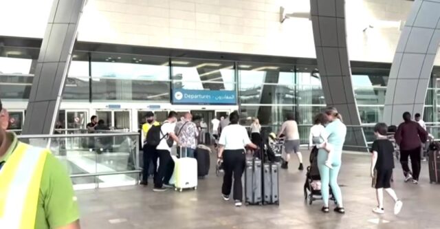 Авиобилетите нема веднаш да поевтинат и покрај падот на цените на горивото