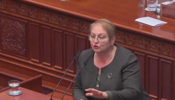 НЕМА ДА ИМА ОТПУШТАЊА НА НАСТАВНИЦИ: Оптимизацијата ќе го решава проблемот со училиштата без ученици, вели Јаневска
