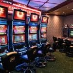 Усвоен новиот Закон за игри на среќа и за забавните игри – коцкарниците најмалку 500 метри подалеку од основните и средните училишта