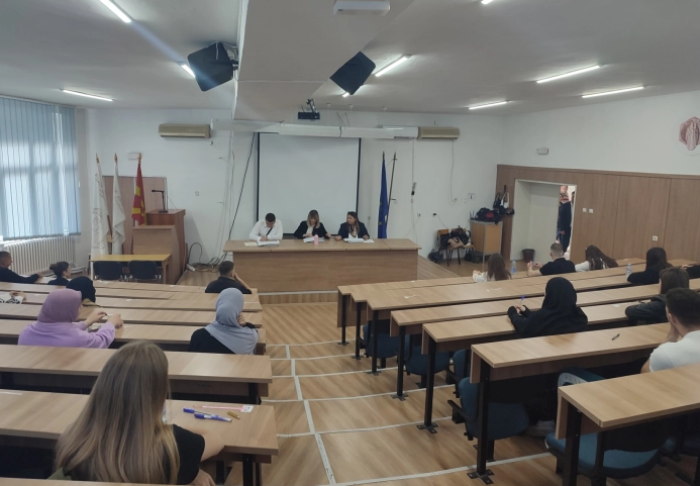 Над 14 500 кандидати за полагање на матурата, денеска изборен екстерен испит - странски јазик, математика или историја