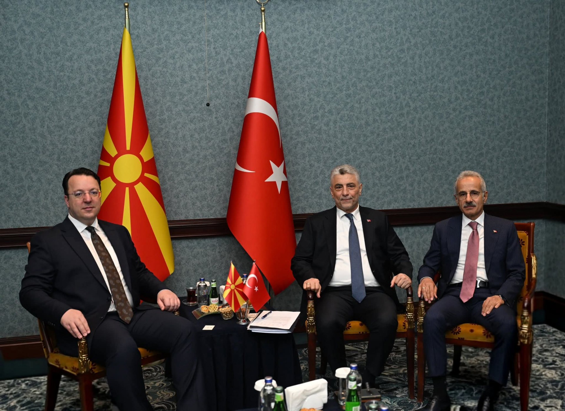 Директна авиолинија Анкара Скопје и карго железничко поврзување се договорени помеѓу Николоски и министрите Болат и Уралоглу