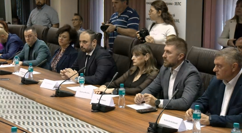Со 40 нови камиони и 2.600 контејнери ќе се решава проблемот со ѓубрето во Скопје