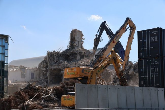 УРНАТА ИЗГОРЕНАТА ЗГРАДА НА „ВЈЕСНИК“ ВО ЗАГРЕБ