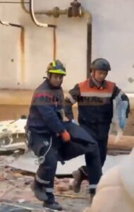 ВИДЕО: Потресна снимка од Днепар, од урнатите извлечено тело на тригодишно дете